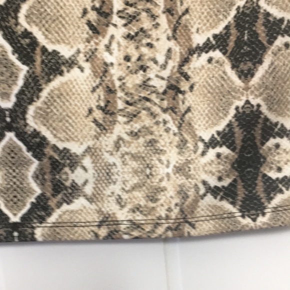 Woman’s snake print top by Streetwear Society large - Picture 10 of 10